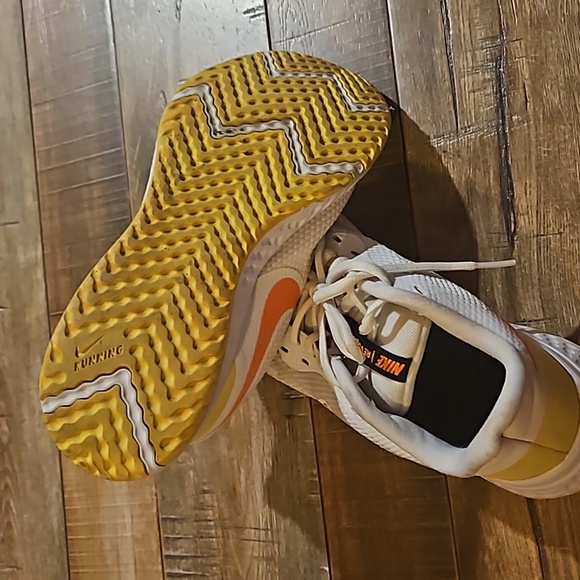 Nike - Picture 4 of 4